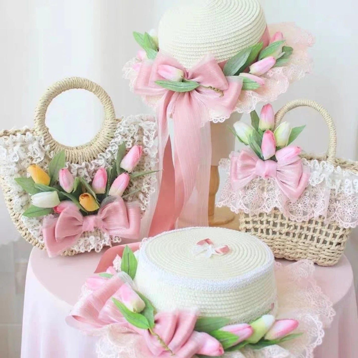 Women's lightweight floral woven straw handbag