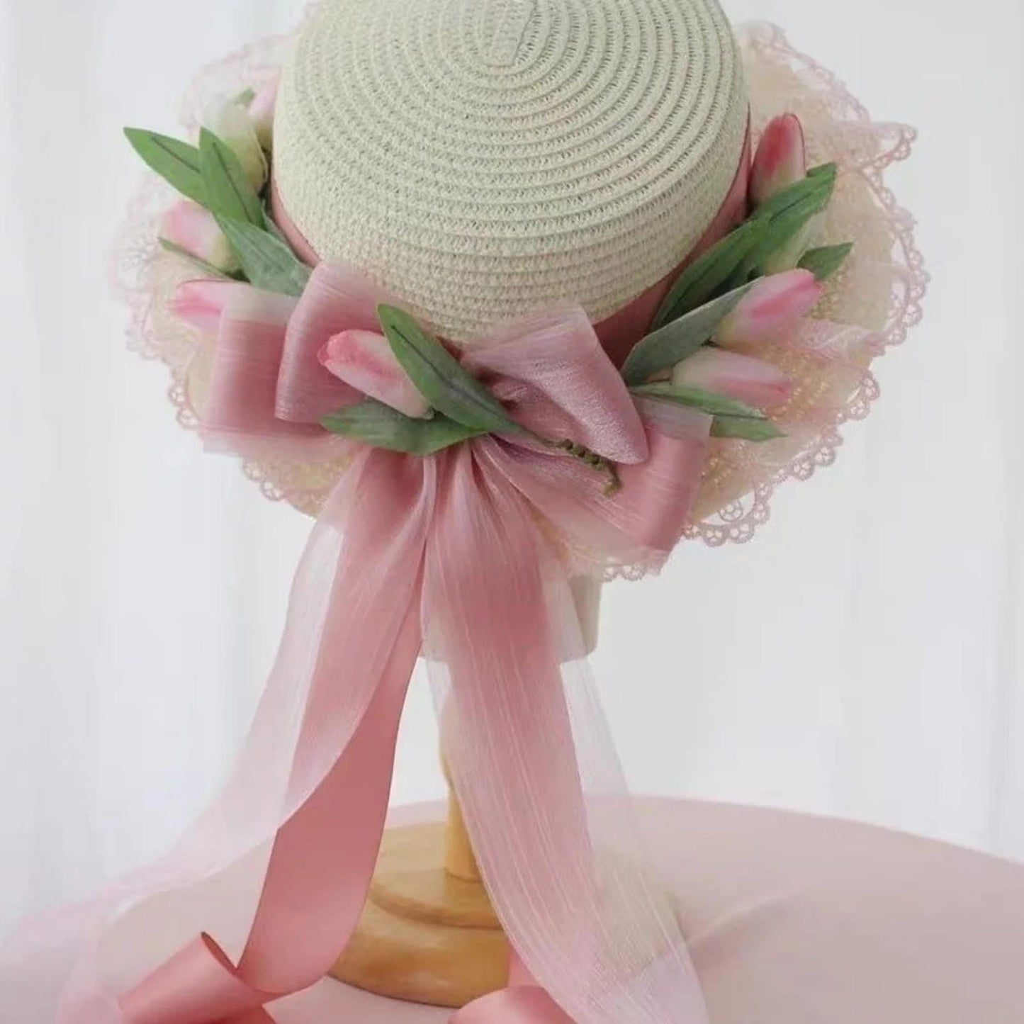 Women's lightweight floral woven straw handbag